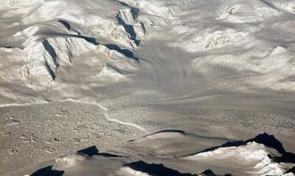 Antarktika muzlari ostidagi ulkan yoriqlar